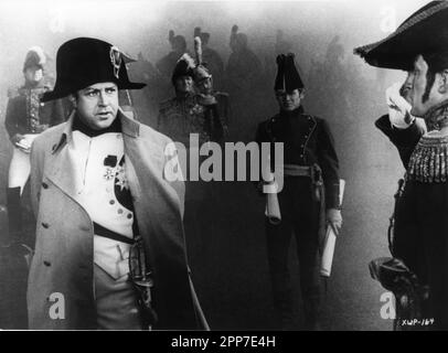 VLADISLAV STRZHELCHIK comme Napoléon Bonaparte à la bataille de Borodino dans LA GUERRE ET LA PAIX / VOYNA i MIR 1965 réalisateur SERGEY BONMARCHUK roman Leo / Lev Tolstoy Mosfilm Banque D'Images