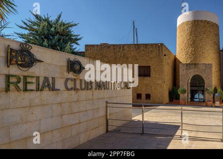 Real Club Náutico de Calp dans l'avenue du port de la ville de Calpe, province d'Alicante, Communauté Valencienne, Espagne, Europe Banque D'Images