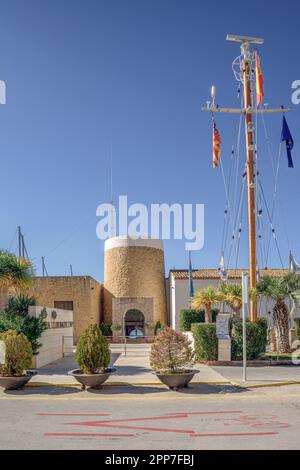 Real Club Náutico de Calp dans l'avenue du port de la ville de Calpe, province d'Alicante, Communauté Valencienne, Espagne, Europe Banque D'Images