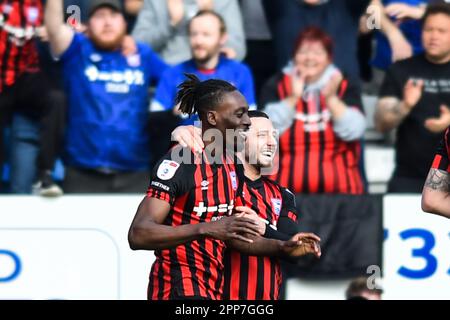 Peterborough, Royaume-Uni. 22nd avril 2023Freddie Ladapo (9 Ipswich Town) célèbre avec Conor Chaplin (10 Ipswich Town) après avoir marqué son but lors du match de la Sky Bet League 1 entre Peterborough et Ipswich Town, sur London Road, Peterborough, le samedi 22nd avril 2023. (Photo : Kevin Hodgson | ACTUALITÉS MI) crédit : ACTUALITÉS MI et sport /Actualités Alay Live Banque D'Images