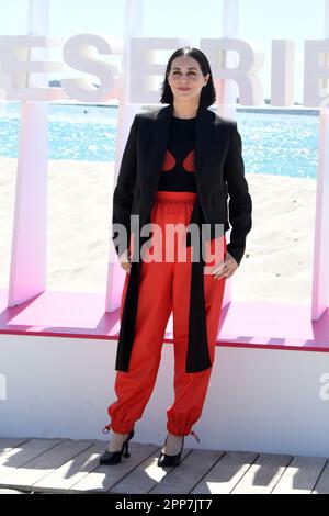CANNES, FRANCE - 15 AVRIL CANNES, Amira Casar assistez à la Petite photo de lumière Du deuxième jour du Festival international des Canneseries 6th, le mois d'avril Banque D'Images