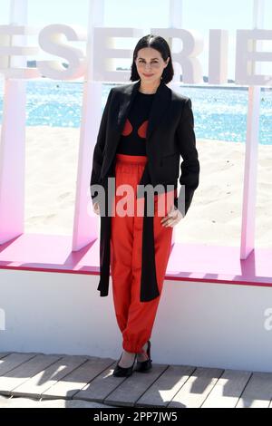 CANNES, FRANCE - 15 AVRIL CANNES, Amira Casar assistez à la Petite photo de lumière Du deuxième jour du Festival international des Canneseries 6th, le mois d'avril Banque D'Images