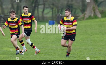 Carmarthen Quins RFC jeunes v NCE RFC jeunes Carmarthenshire Cup demi-finale 2023 Banque D'Images