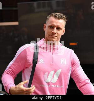 Craven Cottage, Fulham, Londres, Royaume-Uni. 22nd avril 2023. Premier League football, Fulham contre Leeds United; gardien de but Bernd Leno de Fulham arrive au terrain crédit: Action plus Sports/Alay Live News Banque D'Images