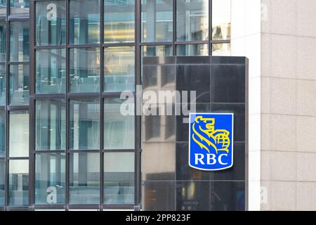 Toronto, Canada - 19 avril 2023 : siège social de RBC (Banque Royale du Canada) à Toronto, Canada. Banque D'Images