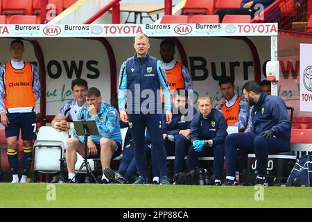 Oakwell Stadium, Barnsley, Angleterre - 22nd avril 2023 Liam Manning Manager d'Oxford - pendant le jeu Barnsley v Oxford United, Sky Bet League One, 2022/23, Oakwell Stadium, Barnsley, Angleterre - 22nd avril 2023 crédit: Arthur Haigh/WhiteRosePhotos/Alamy Live News Banque D'Images