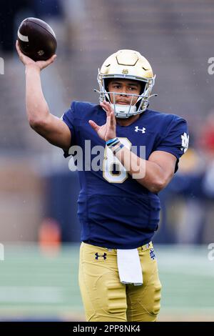 22 avril 2023 : quarterback notre Dame Kenny Minchey (8) lors du match annuel de football du printemps Blue-Gold de notre Dame au stade notre Dame de South Bend, Indiana. Or battu Bleu 24-0. John Mersiits/CSM. Banque D'Images