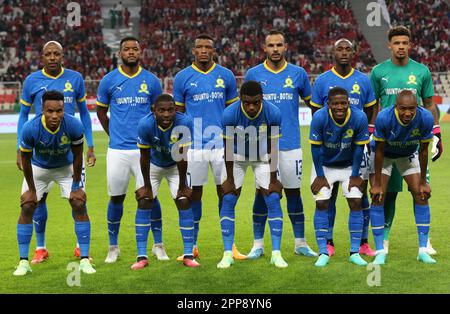 Alger. 23rd avril 2023. Les starters de Mamelodi Sundowns posent pour une photo de groupe avant le quart-finale de la Ligue des champions de la CAF 2022/2023 du match de football de jambe de 1st entre le CR Belouizdad d'Algérie et les Sundowns de Mamelodi d'Afrique du Sud au stade Nelson Mandela à Alger, Algérie, 22 avril 2023. Credit: Xinhua/Alay Live News Banque D'Images