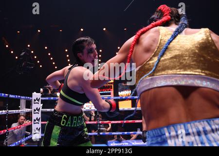 LONDRES, Royaume-Uni - AVRIL 22 : Avery Pongracz combat Whitney Johns dans son combat de 140 livres lors de l'événement du tournoi Kingpyn High Stakes à OVO Arena Wembley on 22 avril 2023 à Londres, Royaume-Uni. (Photo de Vianney Lecaer/PxImages) Banque D'Images