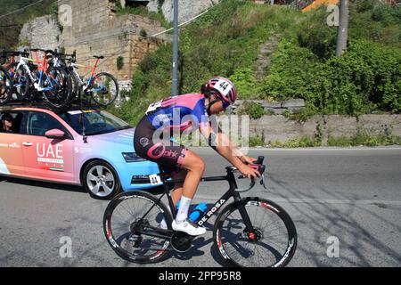 Nocera Inferiore, Salerno, Italie. 21st avril 2023. Nocera Inferiore, Salerne, Italie - 21 avril 2023: Course cycliste ''Giro Mediterraneo in Rosa'' catégorie ''Elite Women'. Première étape entre Torre del Greco (Naples) et Paestum (Salerno) du km 98 400 . Course sur trois niveaux pour un total de 317 km,300 et vingt équipes de femmes cyclistes participant.dans la photo le numéro 44 BERTOLINI MATILDE de l'équipe de BEPINK (Credit image: © Pasquale Senatore/Pacific Press via ZUMA Press Wire) USAGE ÉDITORIAL SEULEMENT! Non destiné À un usage commercial ! Banque D'Images