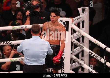 LAS VEGAS, NEVADA -22 avril: Ryan Garcia dans le cadre de l'événement principal de 12 tours léger combat à Premier Boxing Champions - Davis vs Garcia à T-Mobile Arena sur 22 avril 2023 à Las Vegas, Nevada. (Photo par Alejandro Salazar/PxImages) Banque D'Images