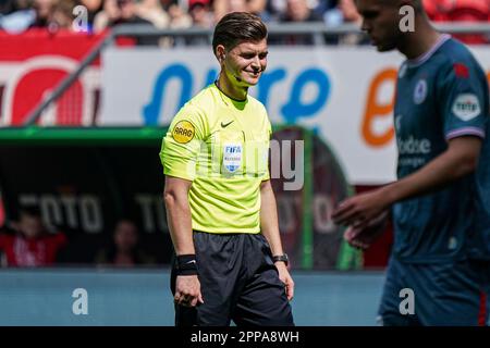 Enschede, pays-Bas. 23rd avril 2023. ENSCHEDE, PAYS-BAS - AVRIL 23: Arbitre Joey Kooij pendant le match Eredivisie entre le FC Twente et Sparta Rotterdam au Grolsch Veste on 23 avril 2023 à Enschede, pays-Bas (photo de Jeroen Meuwsen/Orange Pictures) crédit: Orange pics BV/Alay Live News Banque D'Images