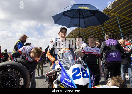 ASSEN - Glenn van Straalen (NED) sur sa Yamaha YZF R6 sur la grille pour le début de la course mondiale de Supersport au circuit de TT Assen. ANP VINCENT JANNINK Banque D'Images