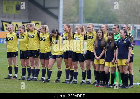 Burton, Royaume-Uni. 23rd avril 2023. Stade Pirelli, Burton, Angleterre, 23 avril 2023 : Oxford s'est Uni avant la finale de la coupe de réserve de la Ligue nationale des femmes de la FA contre West Brom au stade Pirelli de Burton, Angleterre sur 23 avril 2023. (Sean Chandler/SPP) crédit: SPP Sport Press photo. /Alamy Live News Banque D'Images