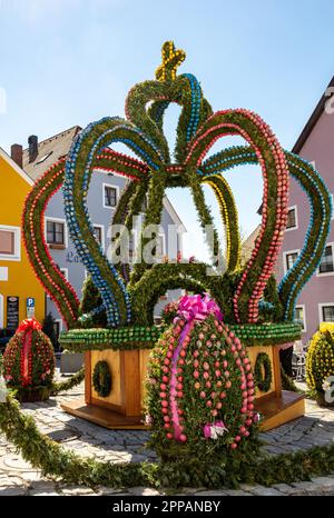 KIPFENBERG, ALLEMAGNE - AVRIL 19 : fontaine de pâques à Kipfenberg, en Allemagne, sur 19 avril 2019. Foto pris de Marktplatz Banque D'Images