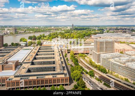 COLOGNE, ALLEMAGNE - MAI 12 : vue aérienne sur la ville de Cologne, Allemagne sur 12 mai 2019. Photo prise depuis la tour Triangle Banque D'Images