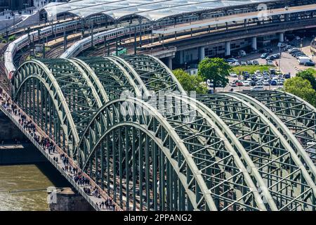 COLOGNE, ALLEMAGNE - MAI 12 : vue aérienne du pont Hohenzollern à Cologne, Allemagne sur 12 mai 2019 Banque D'Images