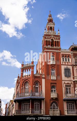 Tour Giralda sur la Plaza de Soledad à Badajoz (Espagne) Banque D'Images