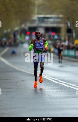 Londres. Royaume-Uni, 23rd avril 2023 Mo farrah runnig son dernier crédit marathon Richard Lincoln Alay Live News Banque D'Images