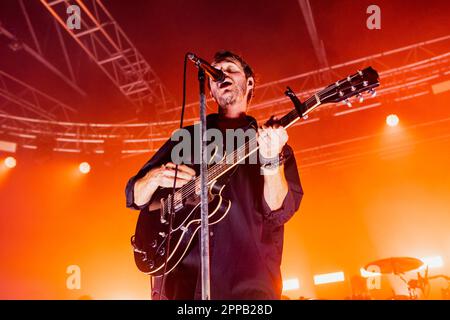 Tom Smith du groupe de rock anglais Editors live in concert at fabrique.Tom Smith du groupe de rock anglais Editors live in concert at fabrique.Tom Smith du groupe de rock anglais Editors live in concert at fabrique. Banque D'Images