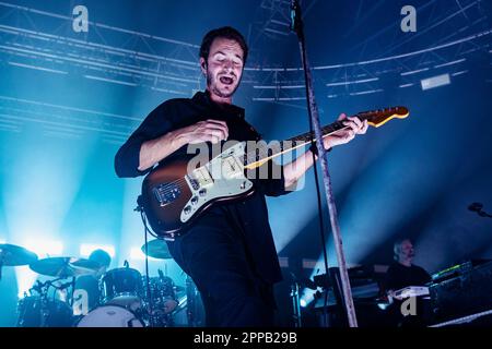 Tom Smith du groupe de rock anglais Editors live in concert at fabrique.Tom Smith du groupe de rock anglais Editors live in concert at fabrique.Tom Smith du groupe de rock anglais Editors live in concert at fabrique. Banque D'Images