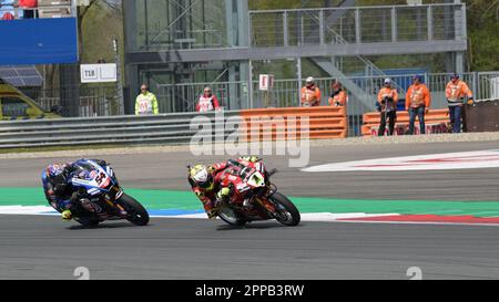 Assen, pays-Bas. 23rd avril 2023. Circuit d'assen TT, Assen, pays-Bas, 23 avril 2023, Premier tour lors du championnat du monde de Superbike de Pirelli Dutch Round FIM 2023 - Race2 - World Superbike - SBK crédit: Live Media Publishing Group/Alay Live News Banque D'Images