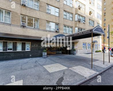 Le 30 Park Avenue est une tour résidentielle d'Emery Roth & Sons, située à East 36th Street dans Murray Hill de Manhattan. Banque D'Images