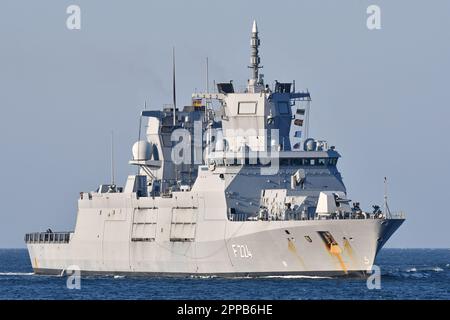 Frégate allemande SACHSEN-ANHALT au fjord de Kiel Banque D'Images