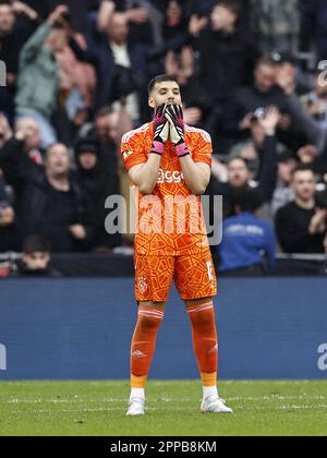 EINDHOVEN - le gardien de but de l'Ajax Geronimo Rulli pendant le match ...