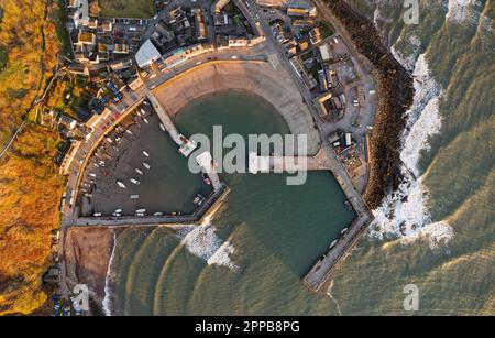 Port et ville de Stonehaven au lever du soleil en été Banque D'Images