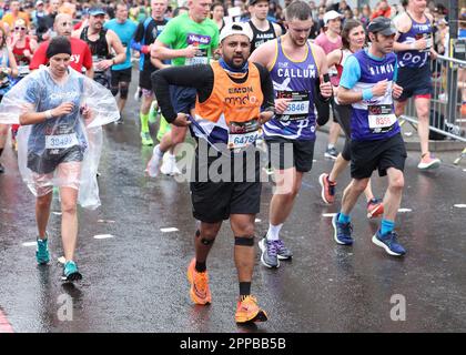 Londres, Angleterre, 23rd avril 2023. Emon Choudhury court pendant le Marathon de Londres du TCS. Le crédit devrait se lire: Paul Terry/Alamy Live News Banque D'Images