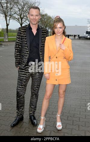 Marie Wegener mit Christian Ehrlich BEI der Verleihung der Goldenen sonne 2023 während der Sonnenklar.TV Gala im Wunderland Kalkar. Kalkar, 22.04.2023 Banque D'Images