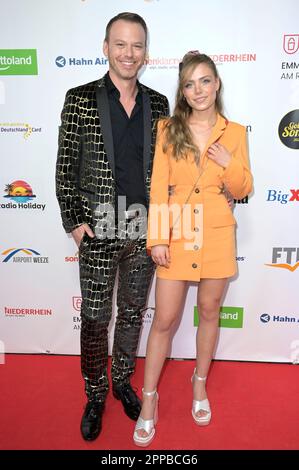 Marie Wegener mit Christian Ehrlich BEI der Verleihung der Goldenen sonne 2023 während der Sonnenklar.TV Gala im Wunderland Kalkar. Kalkar, 22.04.2023 Banque D'Images