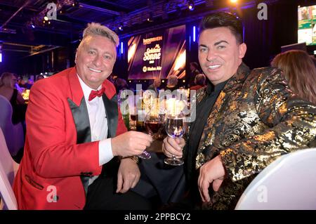 Kalkar, Allemagne. 22nd avril 2023. Hubert Fella und Matthias Mangiapane BEI der Verleihung der Goldenen sonne 2023 während der Sonnenklar.TV Gala im Wunderland Kalkar. Kalkar, 22.04.2023 crédit: Geisler-Fotopress GmbH/Alay Live News Banque D'Images