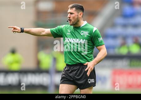 Arbitre Aaron Moore pendant le match de la Super League Round 10 de Betfred Wigan Warriors vs Wakefield Trinity au DW Stadium, Wigan, Royaume-Uni, 23rd avril 2023 (photo de Craig Thomas/News Images) Banque D'Images