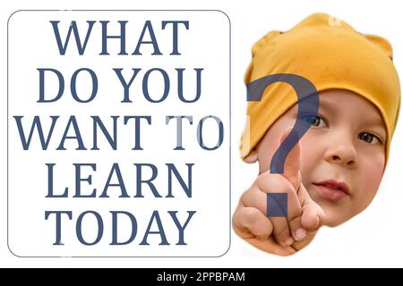 Petit garçon pointant le texte: Ce que vous voulez apprendre aujourd'hui. Un enfant pose une question à un adulte. Banque D'Images