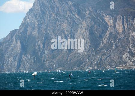 Surfeurs sur le lac Banque D'Images