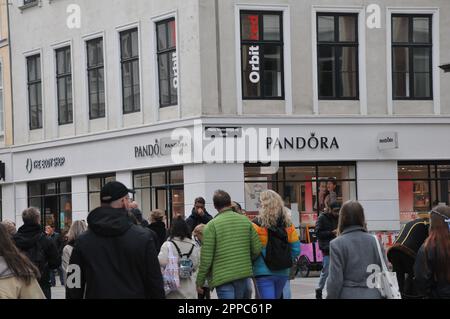 Copenhague /Danemark/23 avril 2023/ magasin Pandora sur stroeget dans la capitale danoise Copenhague Danemark. (Photo.Francis Joseph Dean/Dean Pictures) Banque D'Images