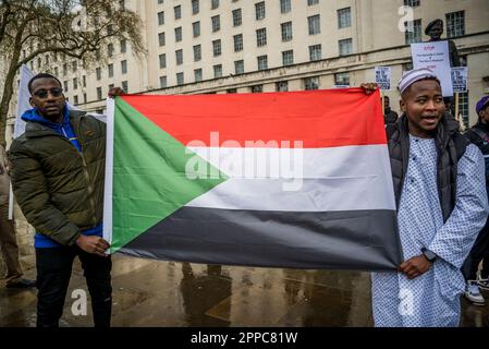 Manifestation « Stop the war in Sudan » devant Downing Street, Londres, Angleterre, Royaume-Uni Banque D'Images