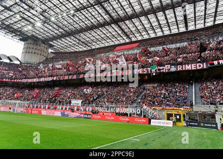 Milan, Italie. 23rd avril 2023. Stade San Siro, Milan, Italie, 23 avril 2023, Supporters de l'AC Milan pendant l'AC Milan vs US Lecce - football italien série A Match Credit: Live Media Publishing Group/Alamy Live News Banque D'Images