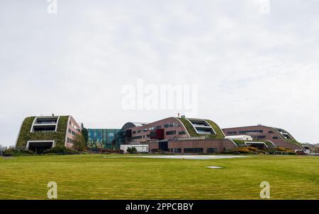 Panorama multi-image de l'héliport devant l'hôpital pour enfants Alder Hey à Liverpool vu en avril 2023. Banque D'Images