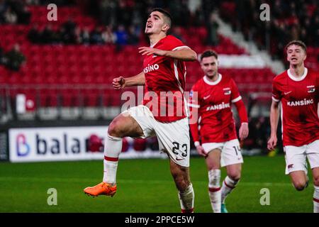 Alkmaar, pays-Bas. 23rd avril 2023. ALKMAAR, PAYS-BAS - AVRIL 23 : Mayckel Lahdo d'AZ célèbre le deuxième but lors du match Eredivisie entre AZ et RKC Waalwijk au Stadion de l'AFAS sur 23 avril 2023 à Alkmaar, pays-Bas (photo de Patrick Goosen/Orange Pictures) Credit: Orange pics BV/Alay Live News Banque D'Images