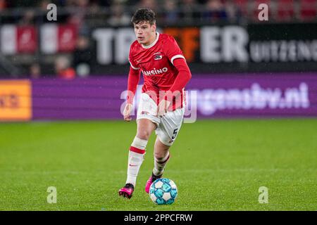 ALKMAAR, PAYS-BAS - AVRIL 23 : Milos Kerkez d'AZ lors du match Eredivisie entre AZ et RKC Waalwijk au Stadion de l'AFAS sur 23 avril 2023 à Alkmaar, pays-Bas (photo de Patrick Goosen/Orange Pictures) Banque D'Images