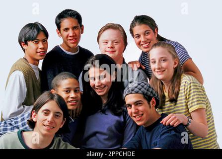 Portrait d'un groupe d'adolescents inclus sur fond blanc Banque D'Images