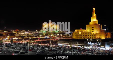 EID al fitr 2023 célébrations et feux d'artifice à la corniche de Doha 22-04-2023 Doha Qatar Banque D'Images