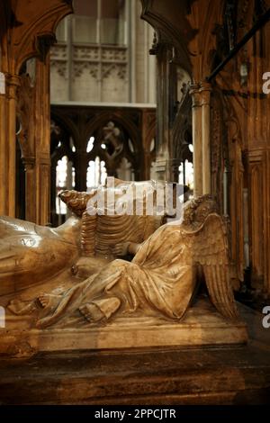 Tombeau du roi Edward II, brutalement assassiné en 1327, cathédrale de Gloucester, Gloucestershire, Royaume-Uni Banque D'Images