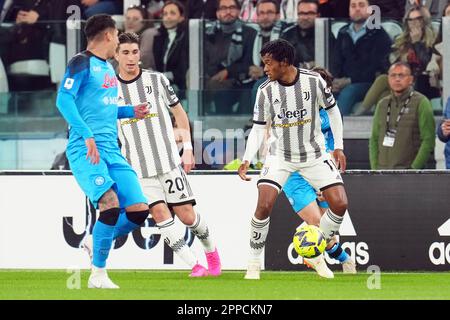 Turin, Italie. 23rd avril 2023. Turin, Italie, 18 avril 2023: Juan Cuadrado (11 Juventus) pendant la série Un match entre Juventus FC et SSC Napoli au stade Allianz à Turin, Italie. (Foto Mosca/SPP) crédit: SPP Sport Press photo. /Alamy Live News Banque D'Images