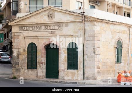 Sliema, Malte - 12 novembre 2022 : usine de désinfection de l'eau de mer, construite à Sliema en 1881 pour fournir de l'eau potable Banque D'Images