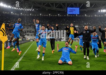 Turin, Italie. 23rd avril 2023. Les joueurs de Naples célèbrent la victoire à la fin de la série Un match de football entre le FC Juventus et la SSC Napoli au stade Juventus de Turin (Italie), 23 avril 2022. Credit: Insidefoto di andrea staccioli/Alamy Live News Banque D'Images