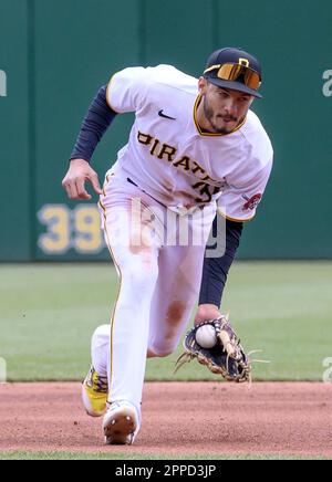 Pittsburgh, États-Unis. 23rd avril 2023. Tucupita Marcano, deuxième baseur de Pittsburgh Pirates (30), a fait un succès sur le terrain et se lance en première place contre les reds de Cincinnati au parc PNC le dimanche 23 avril 2023 à Pittsburgh. Photo par Archie Carpenter/UPI crédit: UPI/Alay Live News Banque D'Images